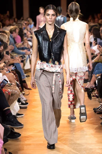Look 14